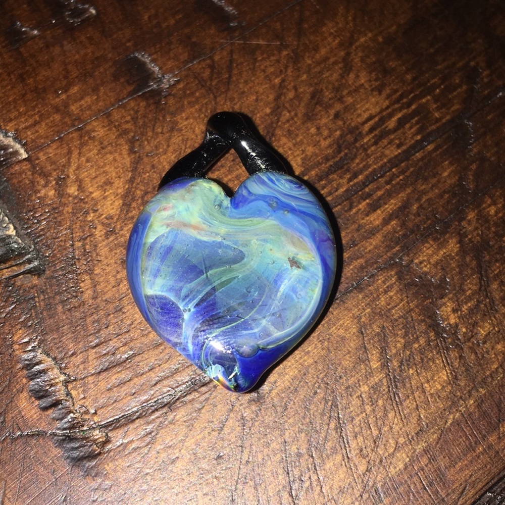 💙Glass Heart - Picture 2 of 4